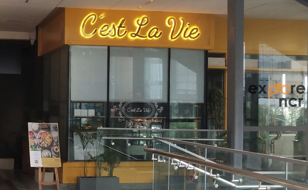 C'est La Vie World Food Cafe